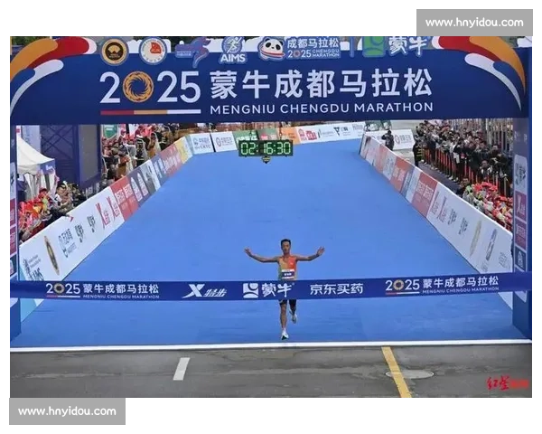 管油胜 21628 卫冕成马!冲线趴地藏着 12 年坚守